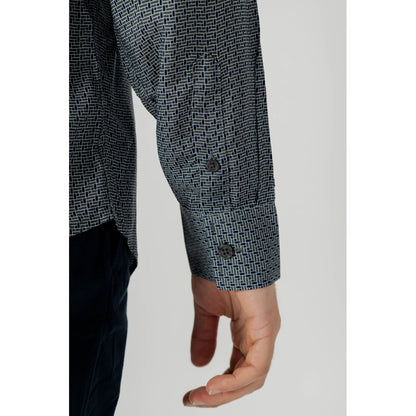 Shirt by Armani Exchange for men in viscose gray showcases a sublime silhouette, artfully detailed with a sublime and for a sophisticated, sublime finish.