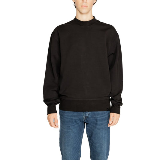 Sweater by Calvin Klein Jeans for men in stretch polyester cotton black showcases a discreet silhouette, finished with a discreet and for a discreet look.