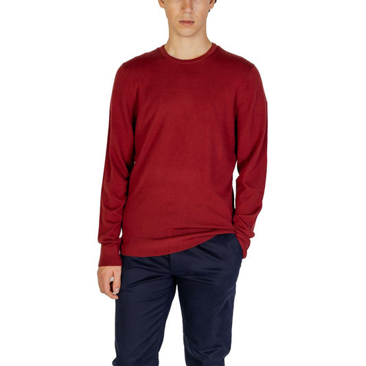 Sweatshirt by Calvin Klein for men in wool bordeaux features an exquisite silhouette, showcasing and crew neckline details for a exquisite look.