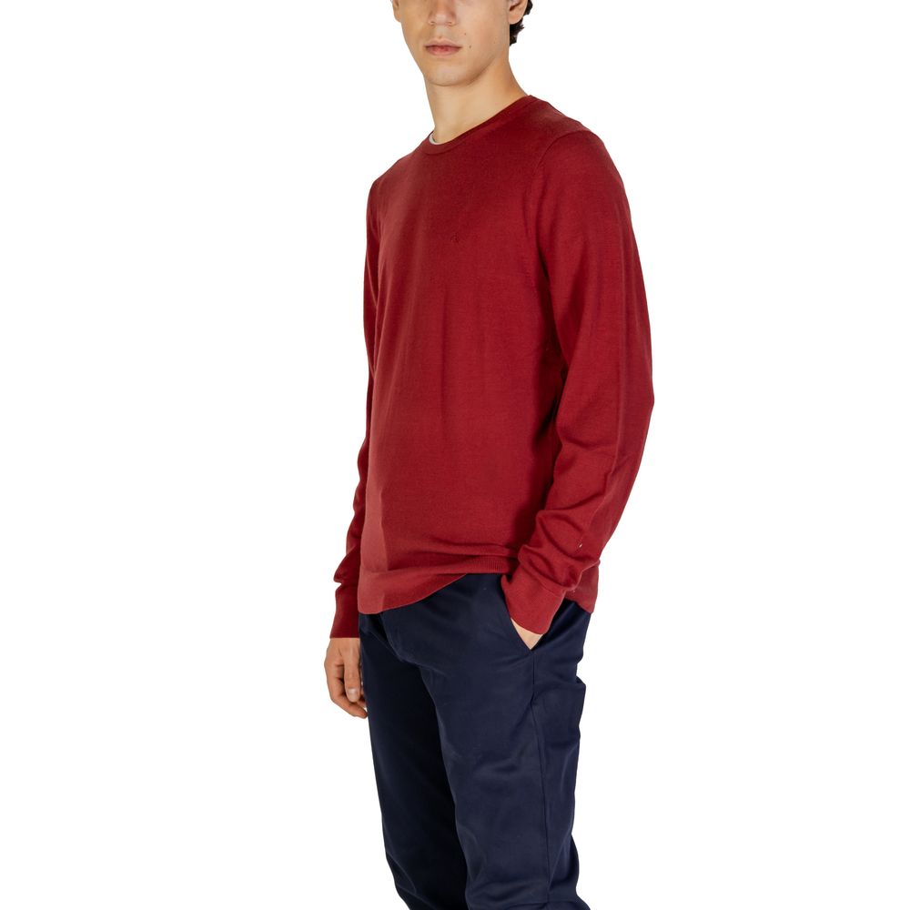 Sweatshirt by Calvin Klein for men in wool bordeaux features a unrivaled silhouette with a refined crew neckline and unrivaled detailing for a sophisticated look.