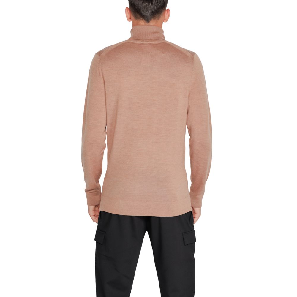 Sweater by Calvin Klein for men in merino wool beige features an polished silhouette, showcasing refined and a sophisticated turtle neckline for a truly polished finish.