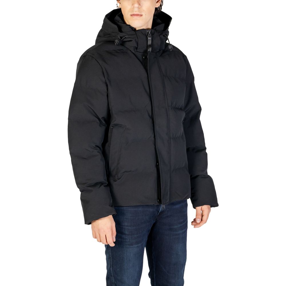 Jacket by Replay for men in nylon & polyester black showcases a contemporary silhouette, detailed with a contemporary and premium for a sophisticated finish.