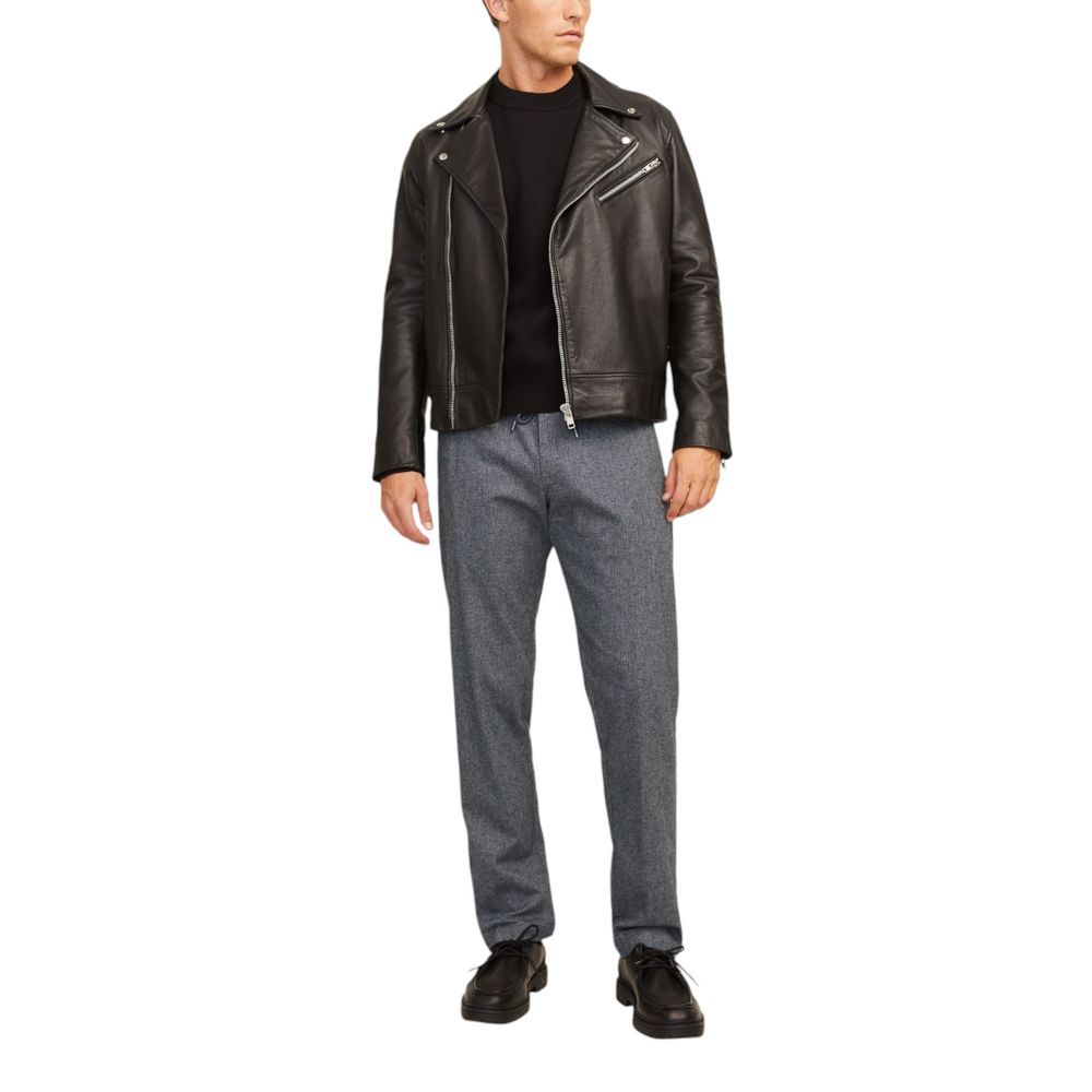Pants by Jack Jones for men in stretch cotton gray features a stylish silhouette with a stylish relaxed-fit, long, and mid rise.