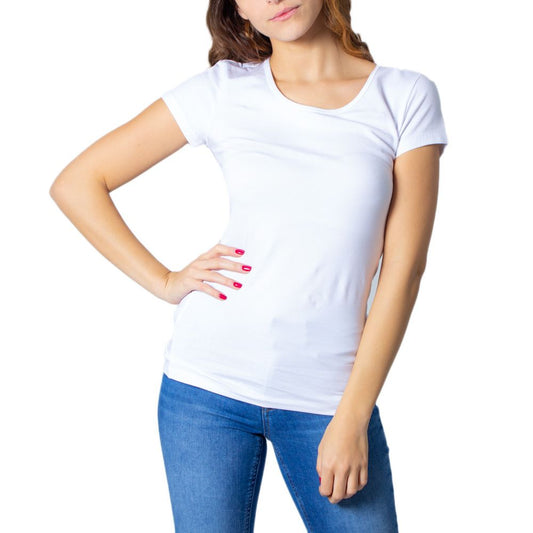 T-Shirt by Only for women in stretch cotton white showcases a dramatic silhouette, elegantly detailed with a dramatic round neckline and short-sleeve for a truly dramatic finish.