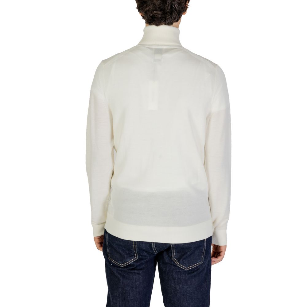 Sweater by Calvin Klein Jeans for men in wool cream showcases an masterful silhouette, artfully detailed with a masterful turtle high-collar neckline and for a sophisticated, premium finish.