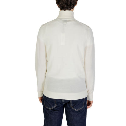 Sweater by Calvin Klein Jeans for men in wool cream showcases an masterful silhouette, artfully detailed with a masterful turtle high-collar neckline and for a sophisticated, premium finish.
