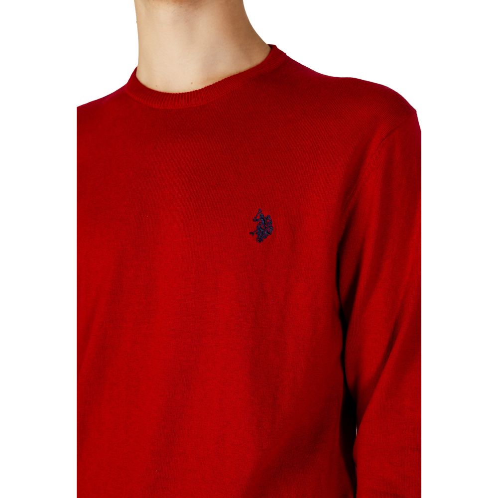 Sweater by U.S. POLO ASSN. for men in cashmere cotton blend red showcases an masterful silhouette, artfully detailed with a masterful and for a sophisticated, premium finish.