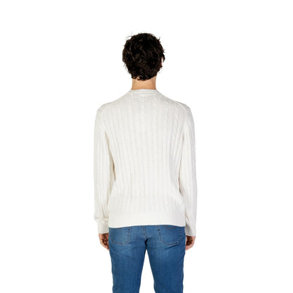 Sweater by U.S. POLO ASSN. for men in cashmere cotton blend white showcases a discreet silhouette, finished with a discreet and for a discreet look.
