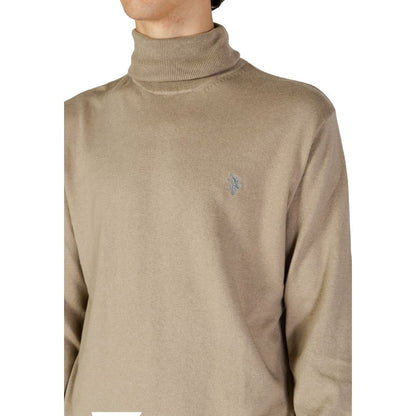 Sweater by U.S. POLO ASSN. for men in cashmere cotton blend beige showcases a downtown chic silhouette, artfully finished with a downtown chic and for a sophisticated, high-end look.