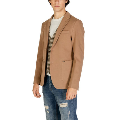 Blazer by Gianni Lupo for men in stretch polyester cotton beige features an sartorial silhouette, showcasing a sophisticated and sartorial for a truly sartorial finish.