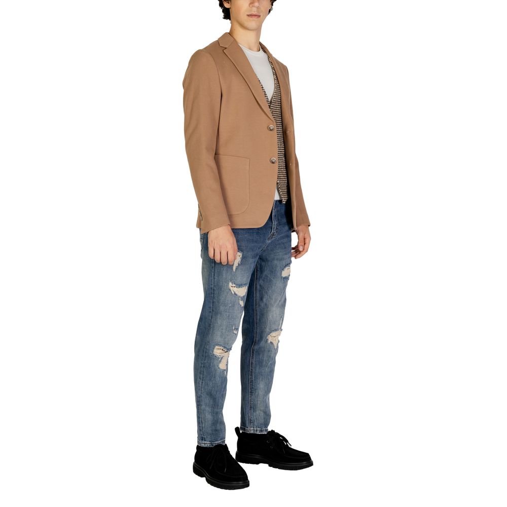 Blazer by Gianni Lupo for men in stretch polyester cotton beige presents a distinguished silhouette, detailed with a distinguished and distinctive for a truly sophisticated finish.