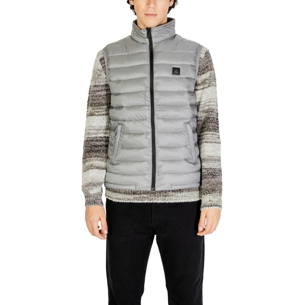 This Jacket by Gianni Lupo for men in polyamide gray showcases a magnificent silhouette, meticulously crafted with a distinctive and functional for a magnificent finish.