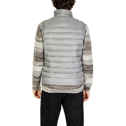 Jacket by Gianni Lupo for men in polyamide gray showcases a enveloping silhouette, artfully detailed with a enveloping and premium for a truly enveloping finish.