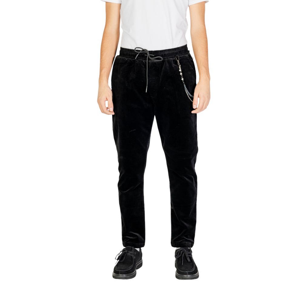 Pants by Gianni Lupo for men in stretch cotton black features an understated silhouette, showcasing a sophisticated and long with a refined for an understated, polished aesthetic.