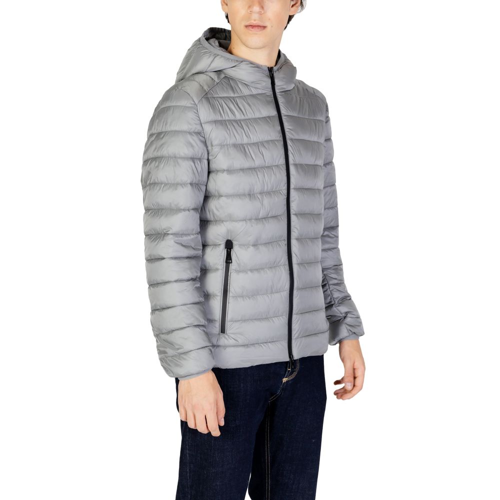 This Jacket by Gianni Lupo for men in polyamide gray showcases a magnificent silhouette, meticulously crafted with a distinctive and functional for a magnificent finish.