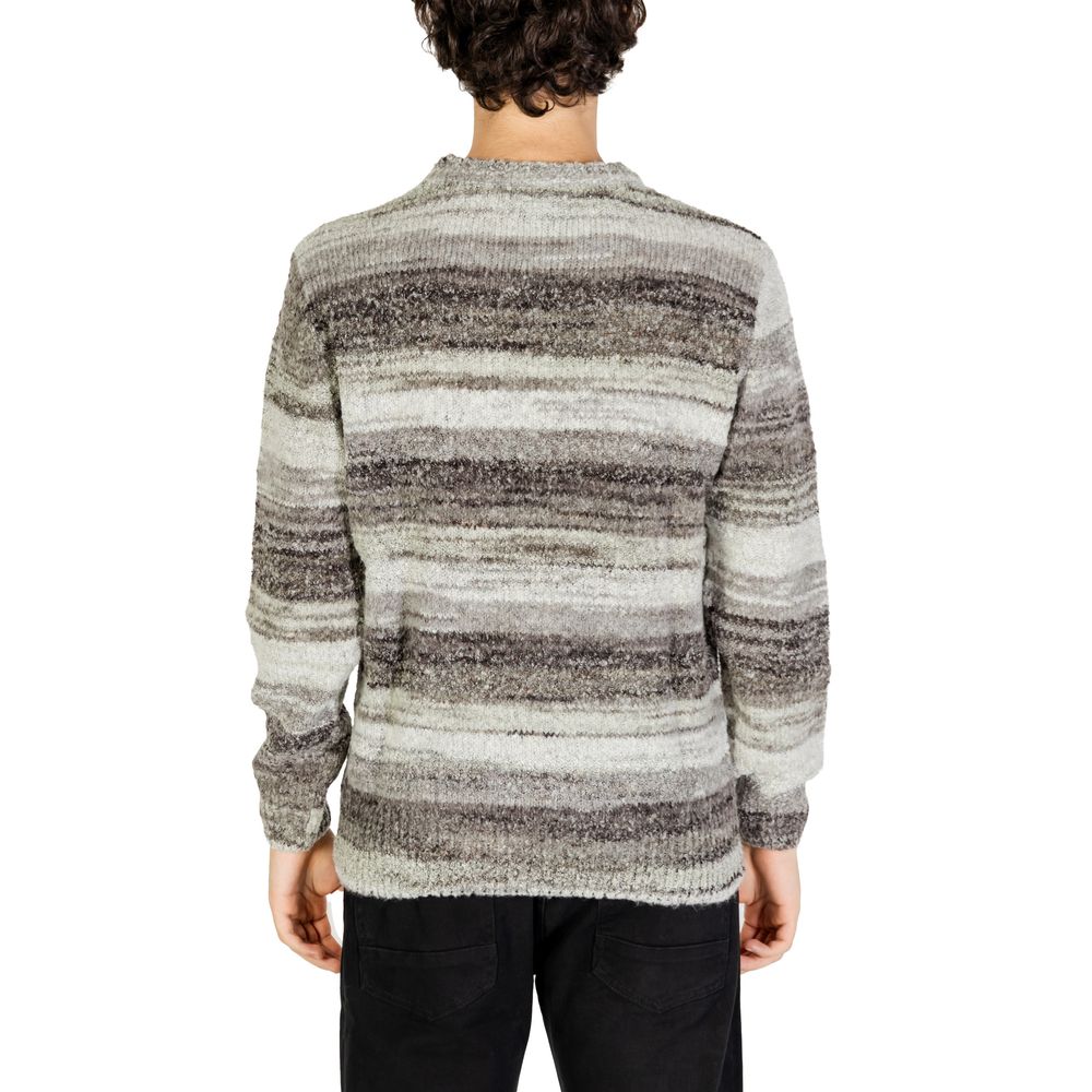 Sweater by Gianni Lupo for men in polyacrylic wool gray showcases an masterful silhouette, artfully detailed with a masterful and for a sophisticated, premium finish.