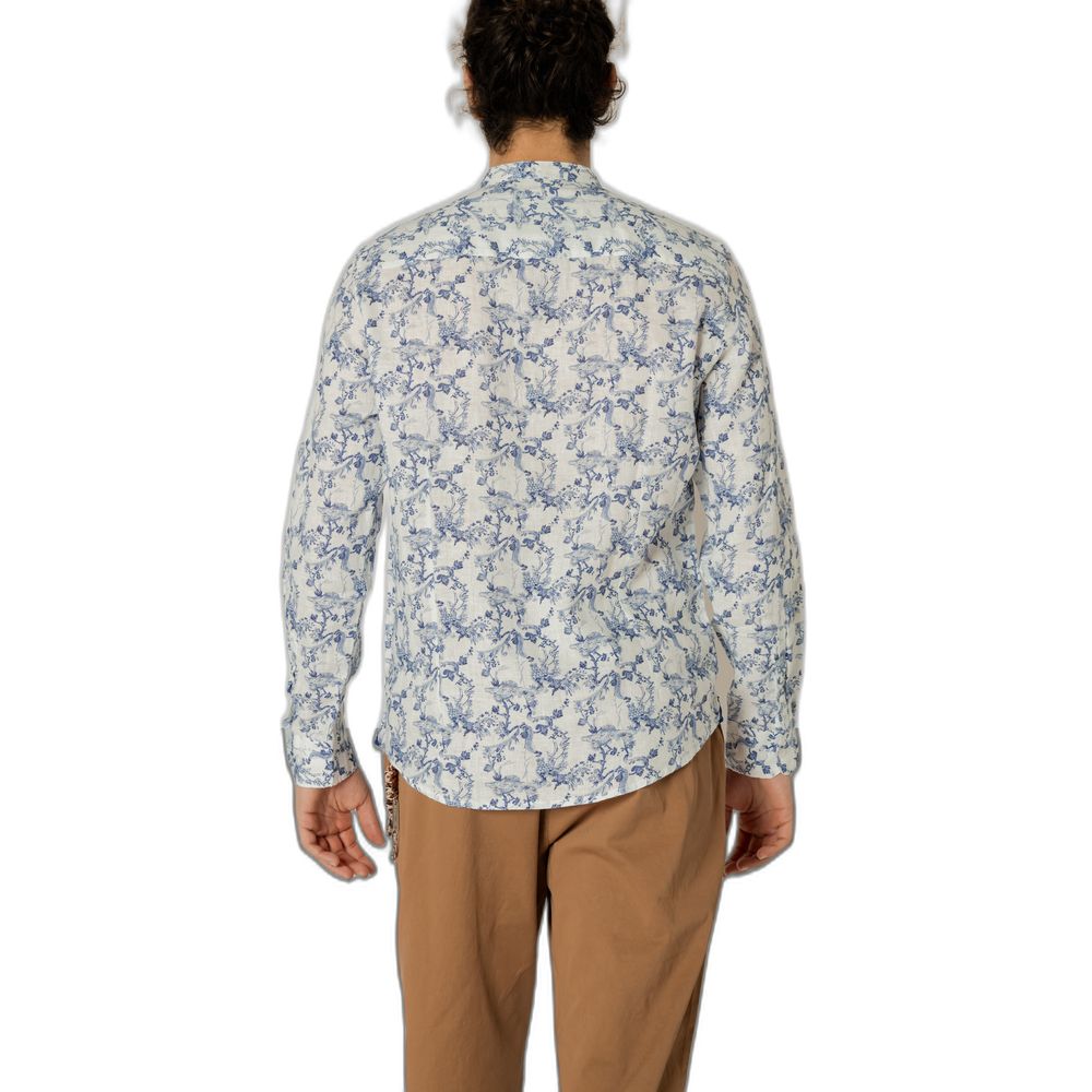Shirt by Gianni Lupo for men in linen blue, featuring a nuanced and nuanced for a sophisticated finish.