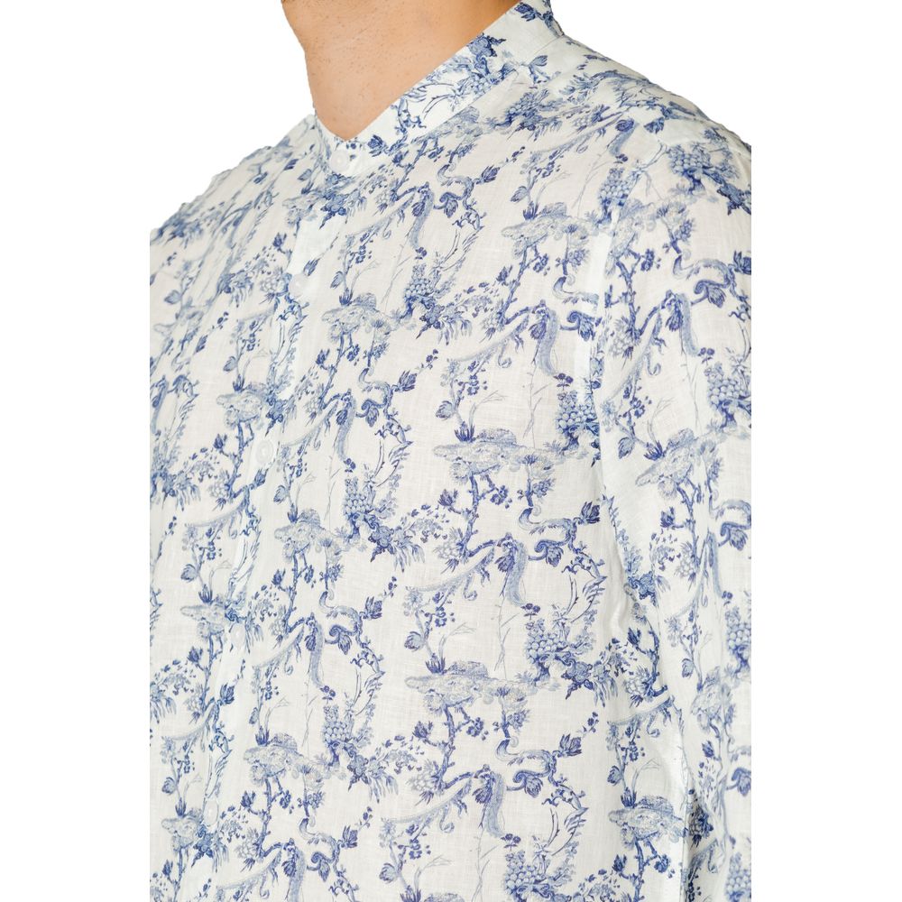 Shirt by Gianni Lupo for men in linen blue showcases a sublime silhouette, artfully detailed with a sublime and for a sophisticated, sublime finish.
