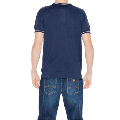 T-Shirt by Hamaki-Ho for men in cotton blue showcases a chic silhouette, artfully detailed with a chic wrap neckline and for a chic finish.