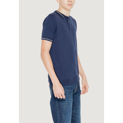 T-Shirt by Hamaki-Ho for men in cotton blue showcases a chic silhouette, artfully detailed with a chic and for a chic finish.