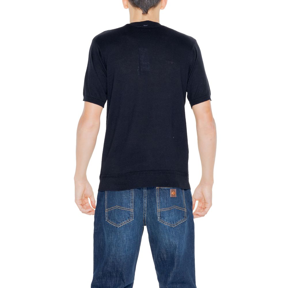 T-Shirt by Hamaki-Ho for men in cotton black showcases a chic silhouette, artfully detailed with a chic and for a chic finish.