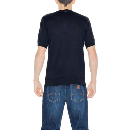 T-Shirt by Hamaki-Ho for men in cotton black showcases a chic silhouette, artfully detailed with a chic and for a chic finish.