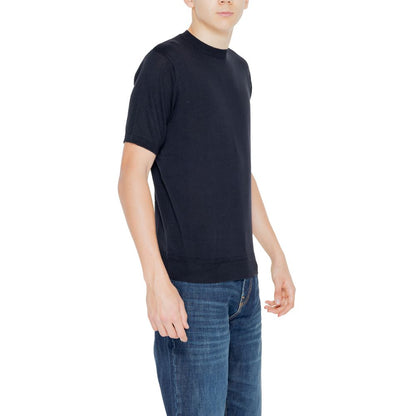 T-Shirt by Hamaki-Ho for men in cotton black showcases a unassuming silhouette, artfully detailed with a refined and unassuming for a sophisticated, contemporary look.