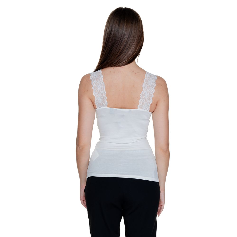 T-Shirt by Vero Moda for women in viscose white showcases a unassuming silhouette, artfully detailed with a refined and unassuming for a sophisticated, contemporary look.