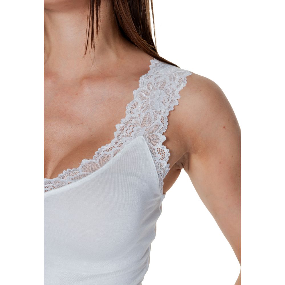 T-Shirt by Vero Moda for women in viscose white showcases a chic silhouette, artfully detailed with a chic and for a chic finish.