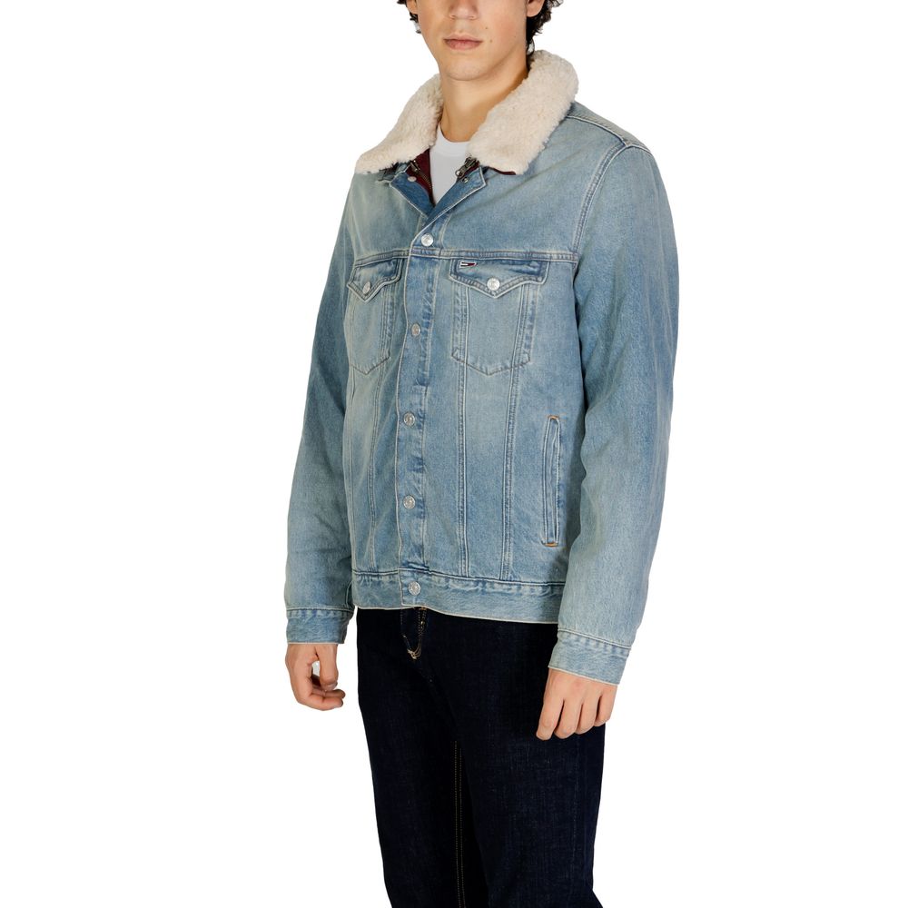 This Jacket by Tommy Hilfiger Jeans for men in cotton light-blue showcases a magnificent silhouette, meticulously crafted with a distinctive and functional for a magnificent finish.