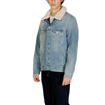 This Jacket by Tommy Hilfiger Jeans for men in cotton light-blue showcases a magnificent silhouette, meticulously crafted with a distinctive and functional for a magnificent finish.