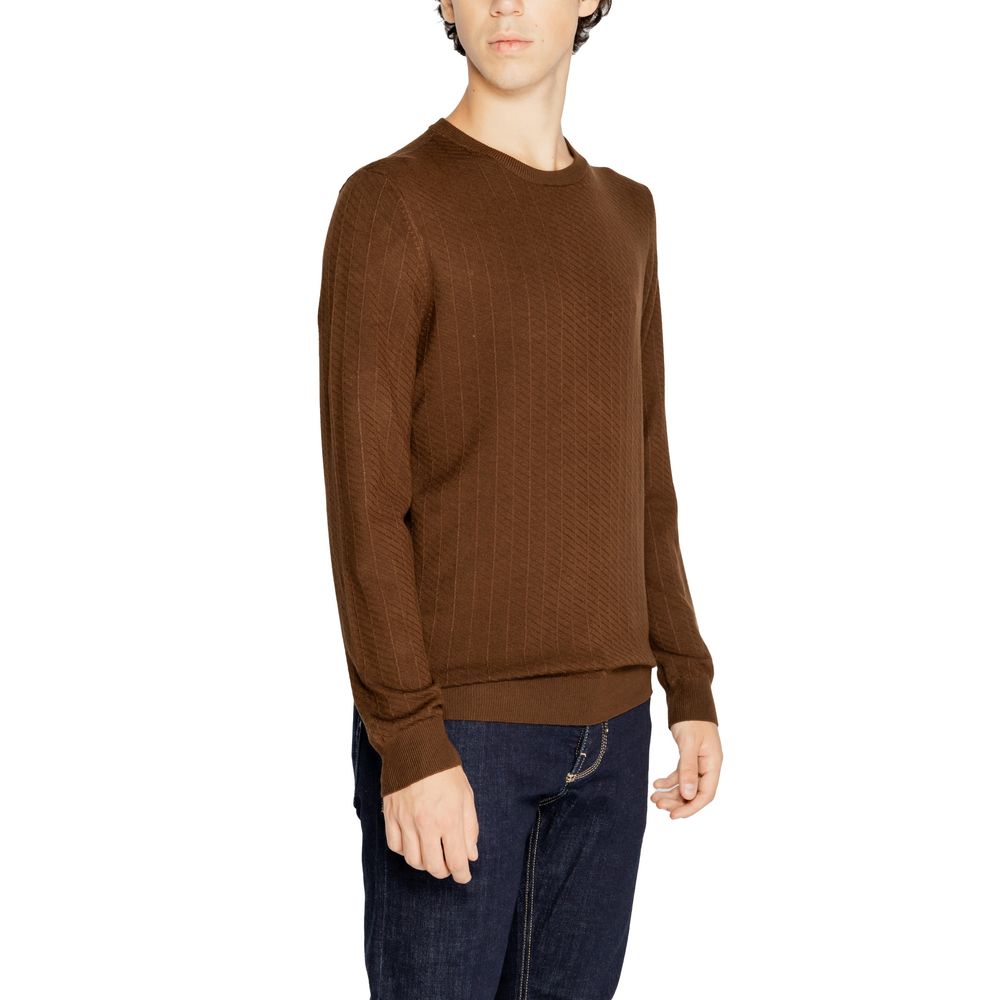 Sweater by Antony Morato for men in stretch polyamide & viscose brown showcases a discreet silhouette, finished with a discreet and for a discreet look.