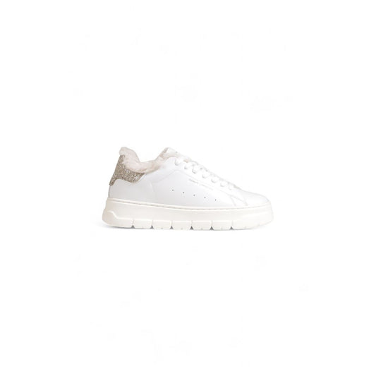 Sneakers by Crime London for women in leather white features a sumptuous design, perfectly showcasing the sumptuous casual style of this Women's Casual Leather Sneakers.