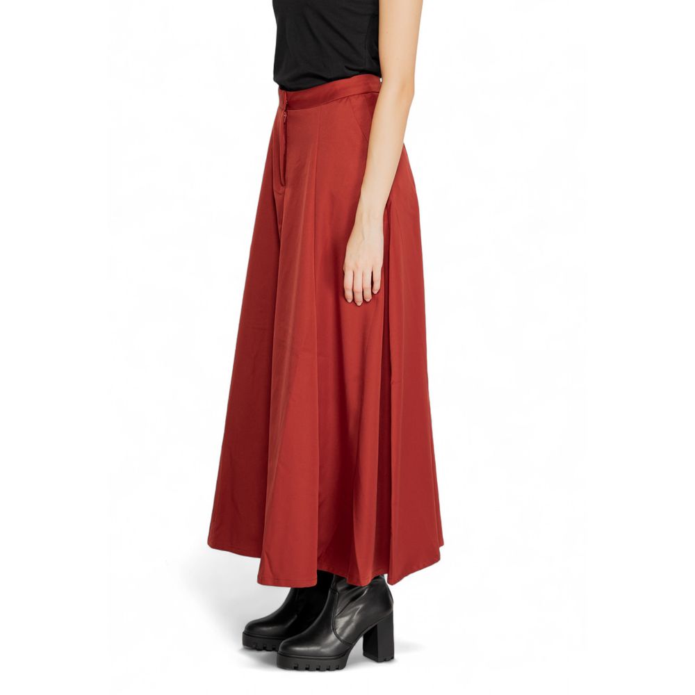Skirt by Vero Moda for women in polyester red features a sublime silhouette, showcasing the sublime design of the Women's Polyester Skirt in a sophisticated .