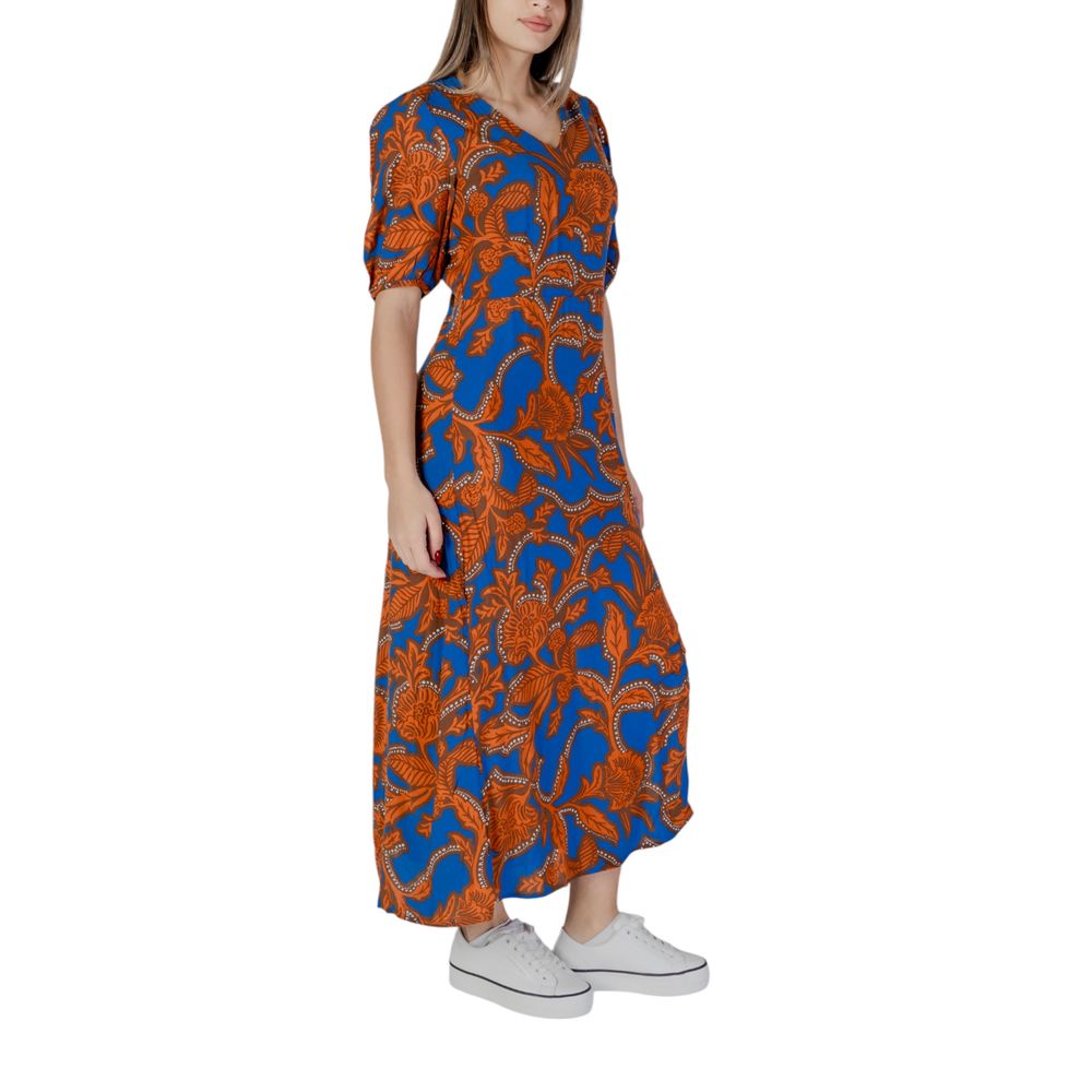 Dress by B.Young for women in viscose blue showcases a striking silhouette, elegantly detailed with a , refined , and a striking for a striking finish.