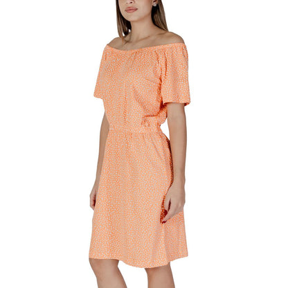 Dress by B.Young for women in stretch cotton orange features an magnificent silhouette, artfully detailed with a magnificent and that flows into an magnificent short.