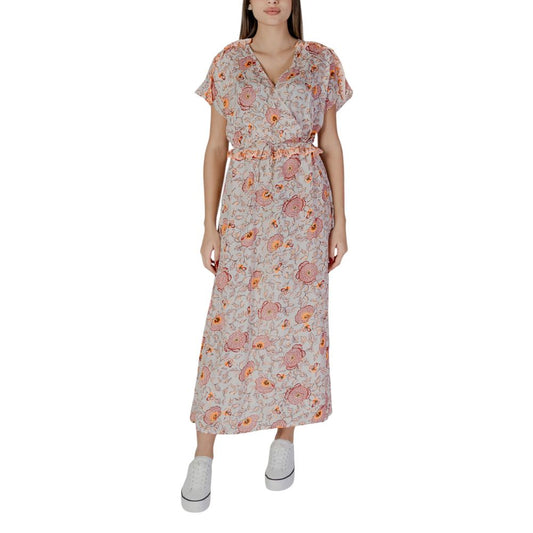 Dress by B.Young for women in cotton multicolor showcases a striking silhouette, elegantly detailed with a , refined , and a striking for a striking finish.