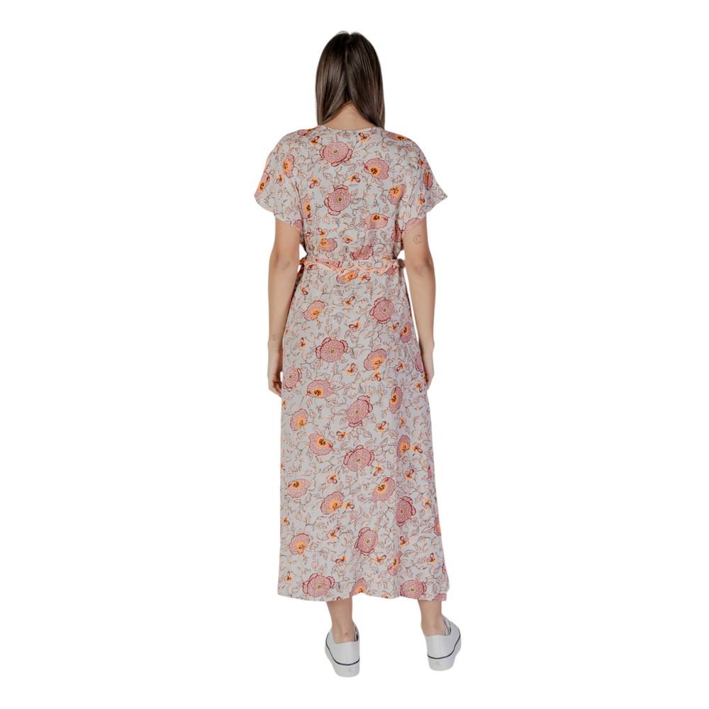 Dress by B.Young for women in cotton multicolor features an magnificent silhouette, artfully detailed with a magnificent and that flows into an magnificent .