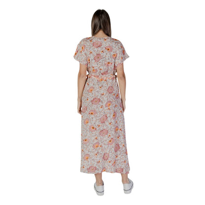 Dress by B.Young for women in cotton multicolor features an magnificent silhouette, artfully detailed with a magnificent and that flows into an magnificent .