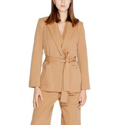 Blazer by Rinascimento for women in stretch polyester beige features an stylish silhouette, showcasing a sophisticated and stylish for a truly stylish finish.