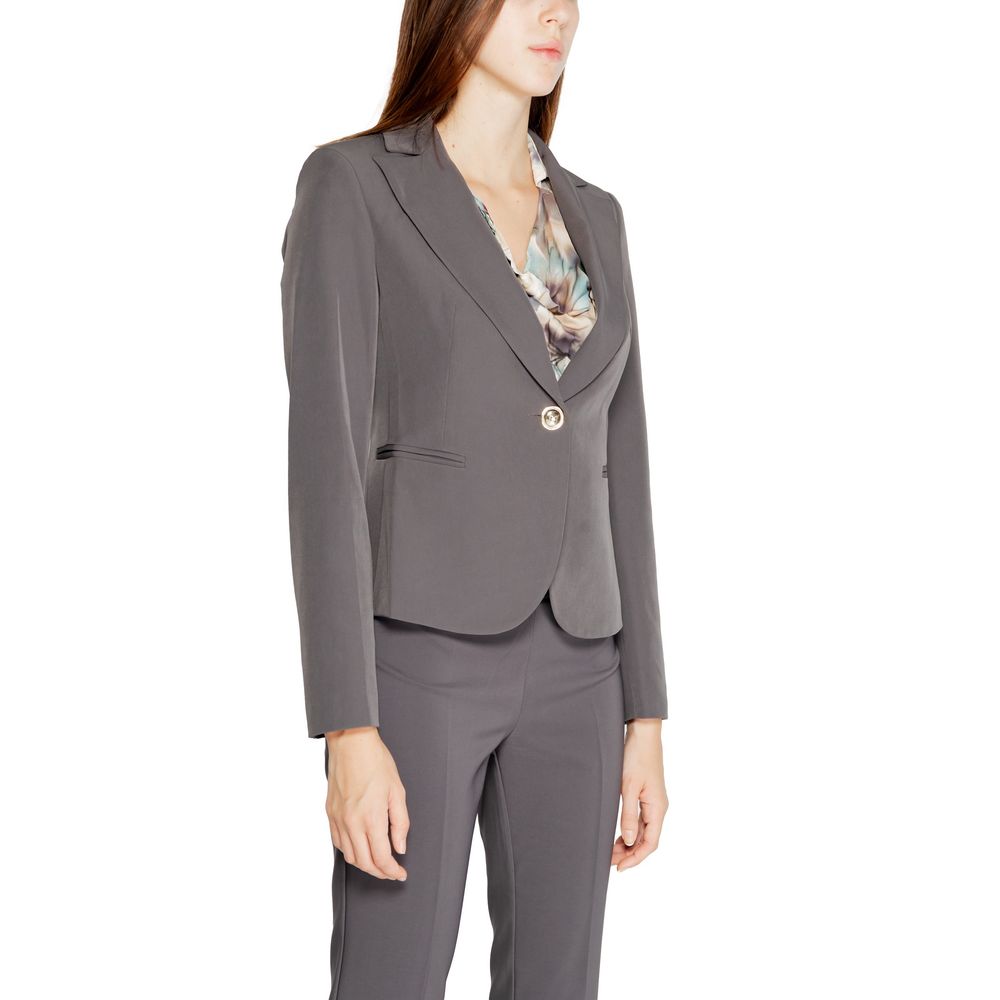 This Suit by Rinascimento for women in stretch polyester gray presents a sharp silhouette, meticulously tailored with a refined and a sharp for a sophisticated aesthetic.