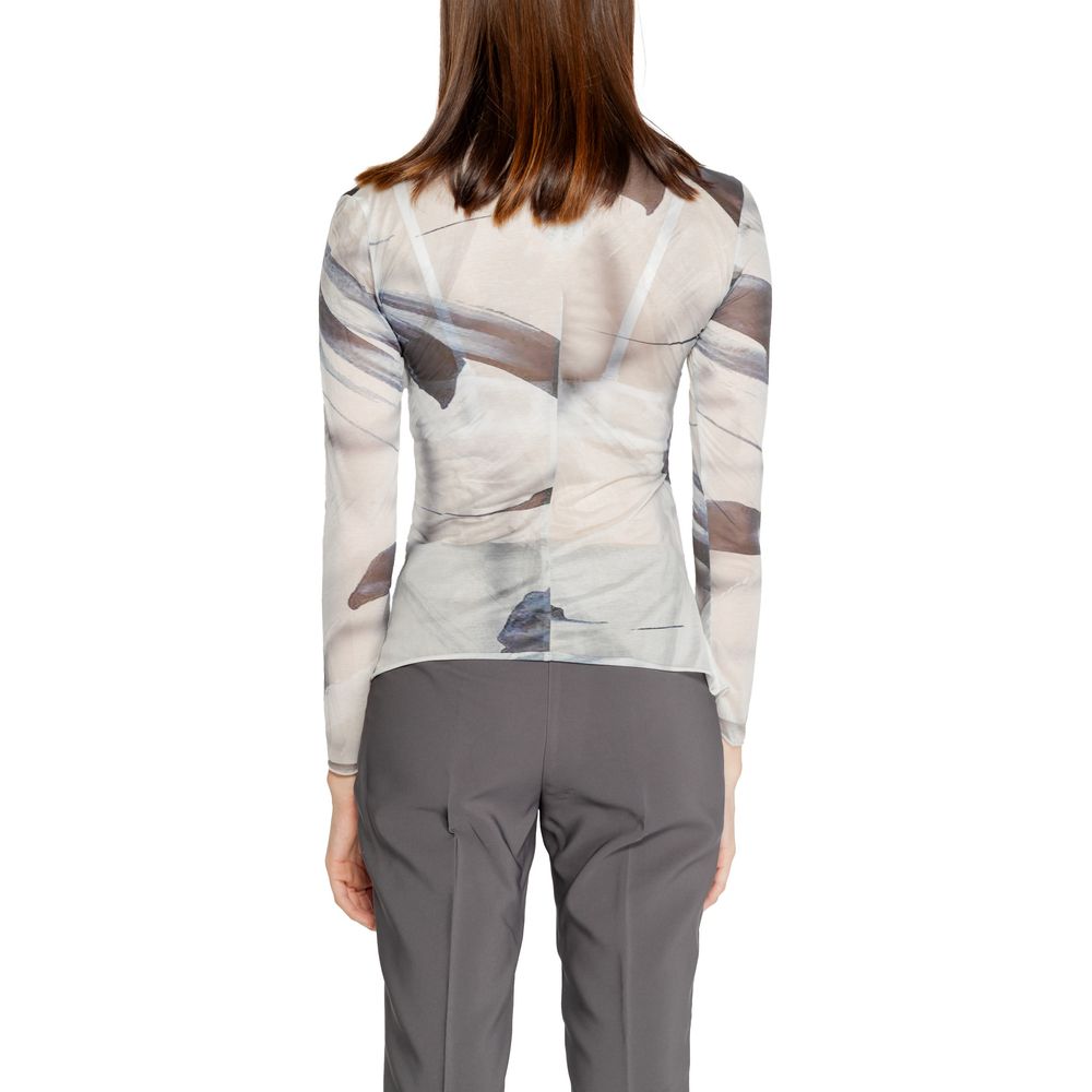 T-Shirt by Rinascimento for women in polyester canvas gray showcases a fashionable silhouette, elegantly detailed with a fashionable and for a sophisticated, high-fashion look.