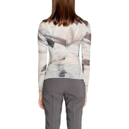 T-Shirt by Rinascimento for women in polyester canvas gray showcases a fashionable silhouette, elegantly detailed with a fashionable and for a sophisticated, high-fashion look.