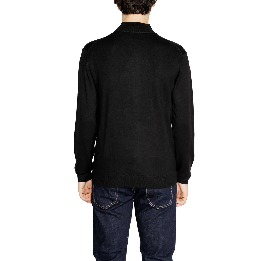 Cardigan by Hamaki-Ho for men in nylon & viscose black features an crisp silhouette, showcasing a sophisticated and detail for a truly crisp finish.