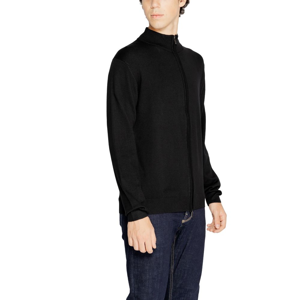 Cardigan by Hamaki-Ho for men in nylon & viscose black features a nuanced silhouette with a refined and nuanced detailing for a sophisticated look.