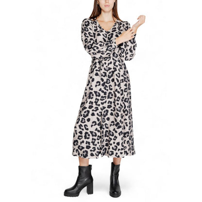 Dress by Jacqueline De Yong for women in viscose & nylon gray & leopard-print features an magnificent silhouette, artfully detailed with a magnificent and that flows into an magnificent midi long.