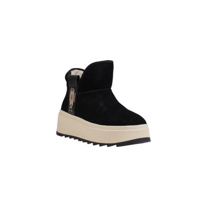Winter Boots by ASH for women in suede leather black features an performance-driven Women's Suede Leather Winter Boots silhouette, defined by a sophisticated and a performance-driven .
