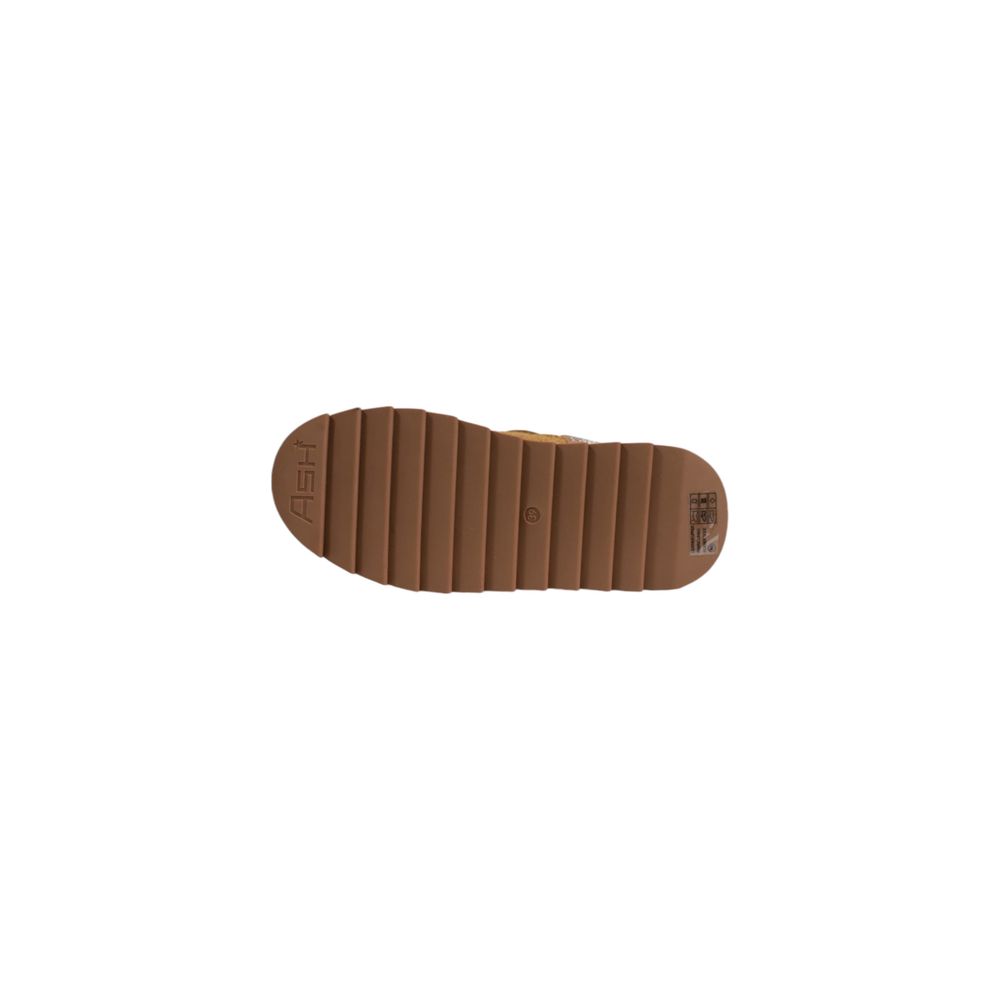 Winter Boots by ASH for women in suede leather brown features an high-performance silhouette, showcasing the sophisticated design of the Women's Suede Leather Winter Boots with a and a refined .