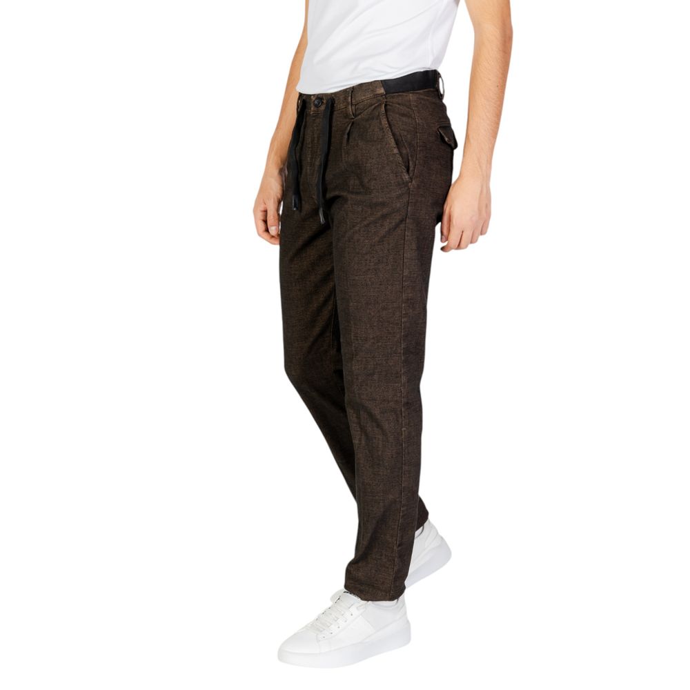 Pants by Hamaki-Ho for men in stretch polyester cotton gray showcases a unrivaled comfort silhouette, featuring a cut and long with a for a unrivaled comfort and refined aesthetic.
