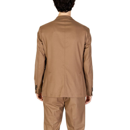 Blazer by Hamaki-Ho for men in polyester beige presents a distinguished silhouette, detailed with a distinguished and distinctive for a truly sophisticated finish.